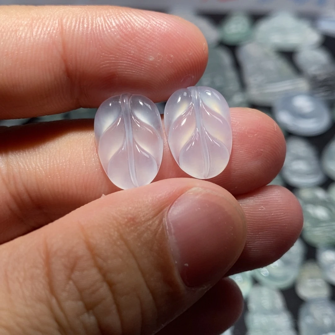 翡翠未镶嵌颈饰白冰叶子