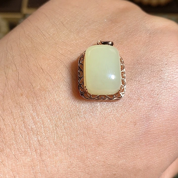 【闪购商品】吊坠(不含链)银S925镶嵌和田玉