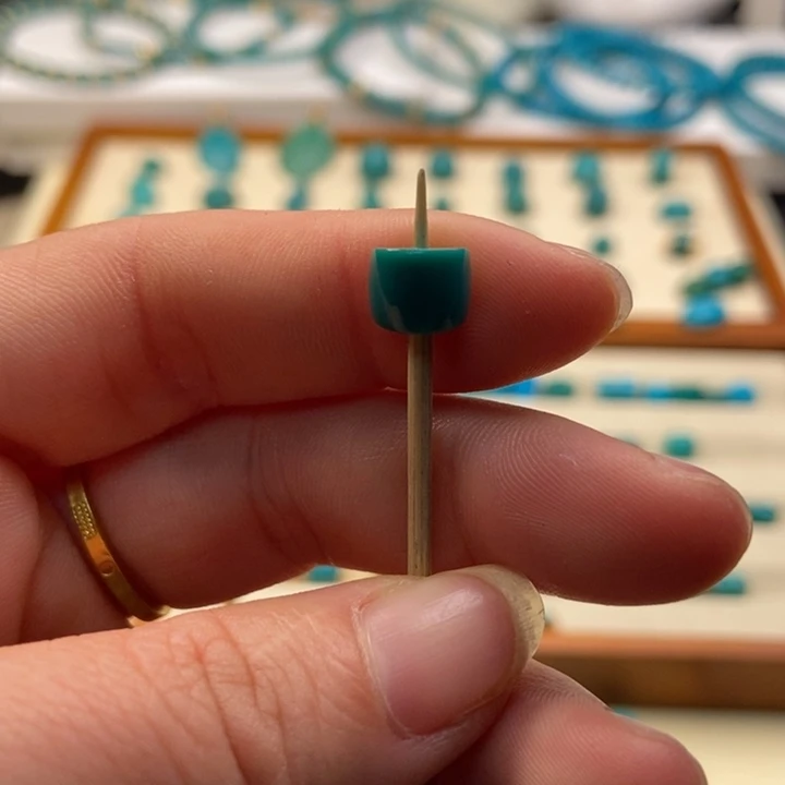 绿松石配饰未镶嵌残***拉