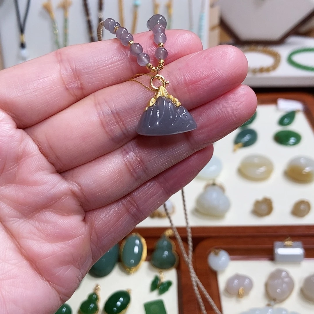 和田玉18K金镶嵌颈饰