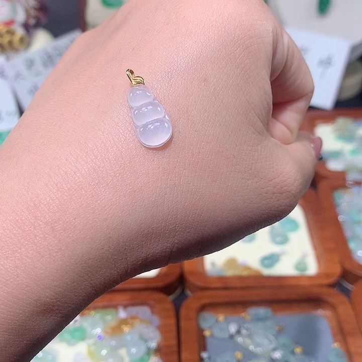 颈饰18K金镶嵌翡翠