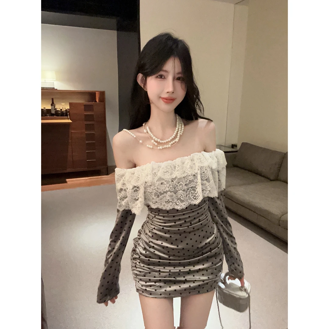 灰色圆点一字领修身褶皱包臀裙早春季内搭蕾丝荷叶边长袖连衣裙女