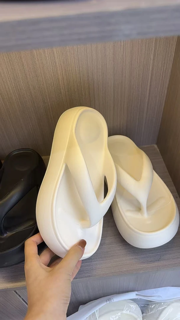 布阁服饰厚底人字拖鞋