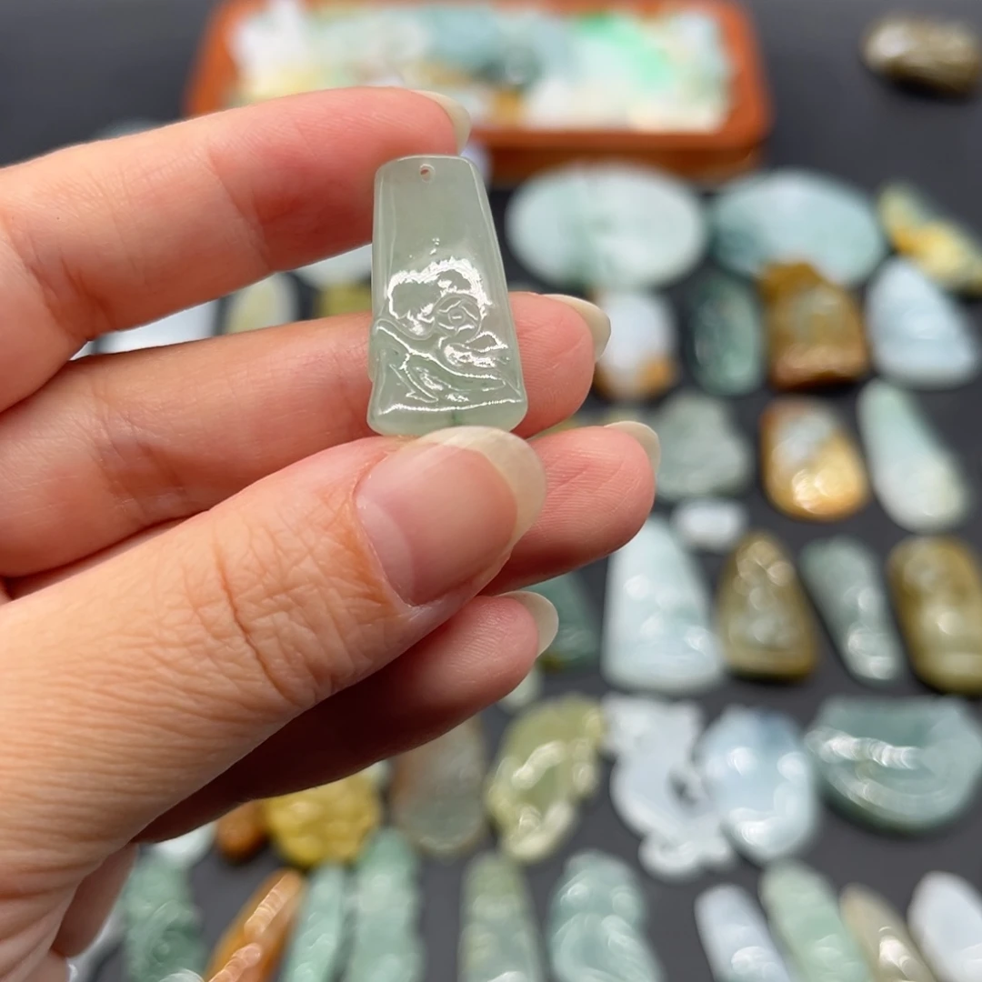 颈饰未镶嵌翡翠梅花