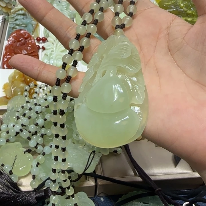 蛇纹石玉吊坠未镶嵌