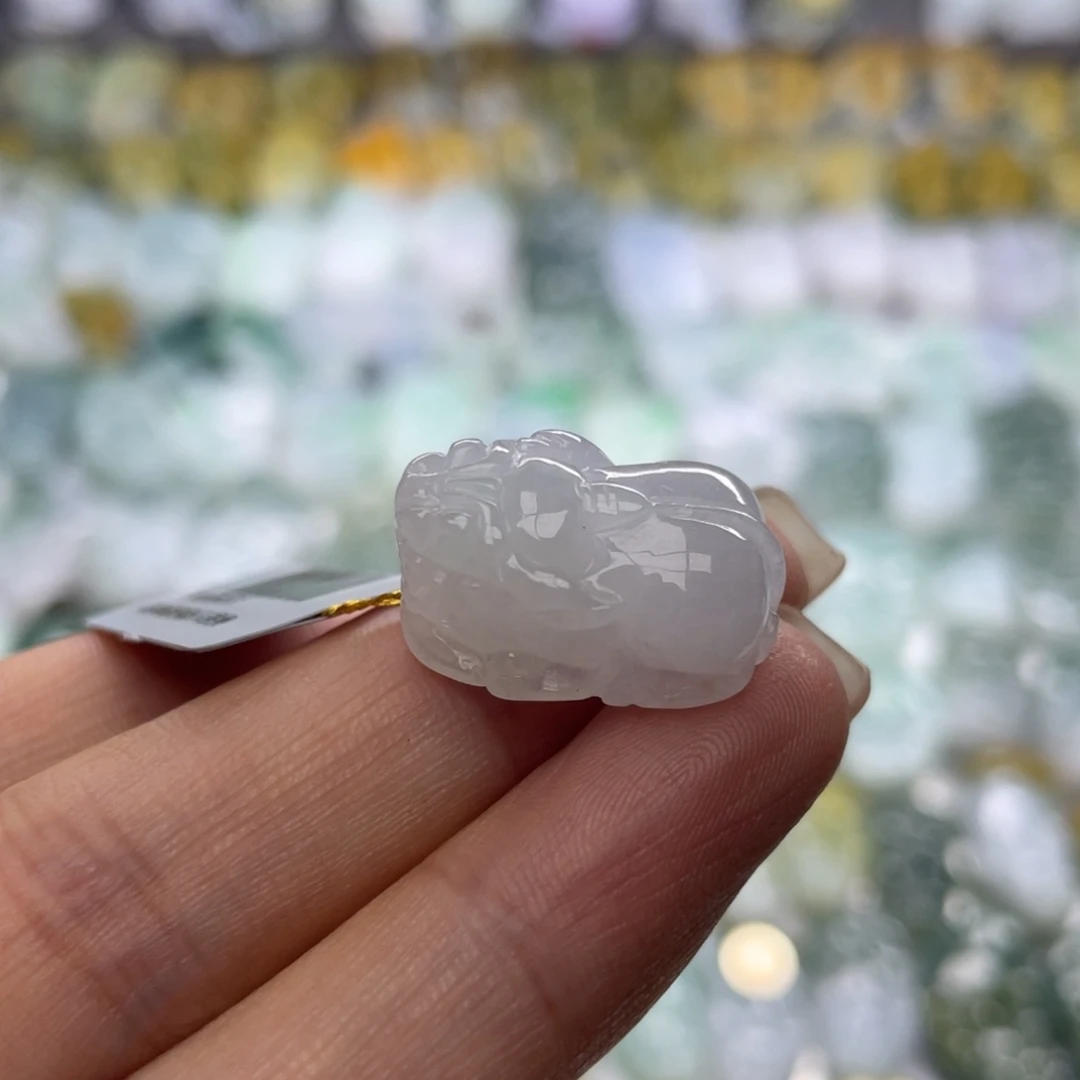 翡翠未镶嵌颈饰貔貅
