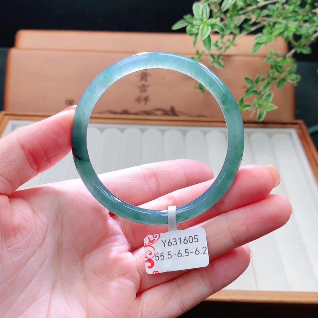 未镶嵌手镯（圆镯）翡翠