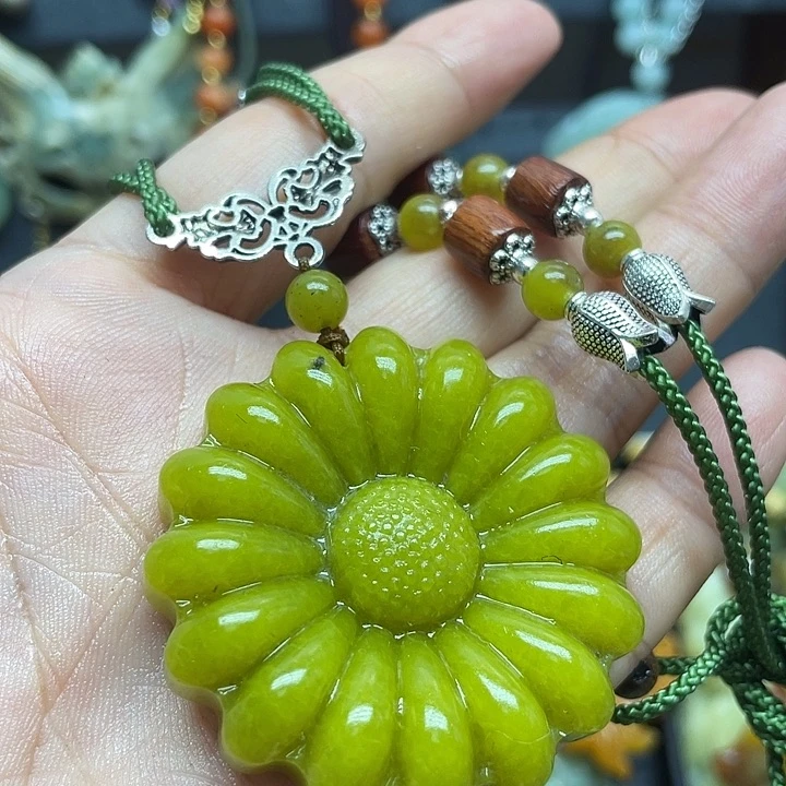 未镶嵌岫玉吊坠微瑕不退不换