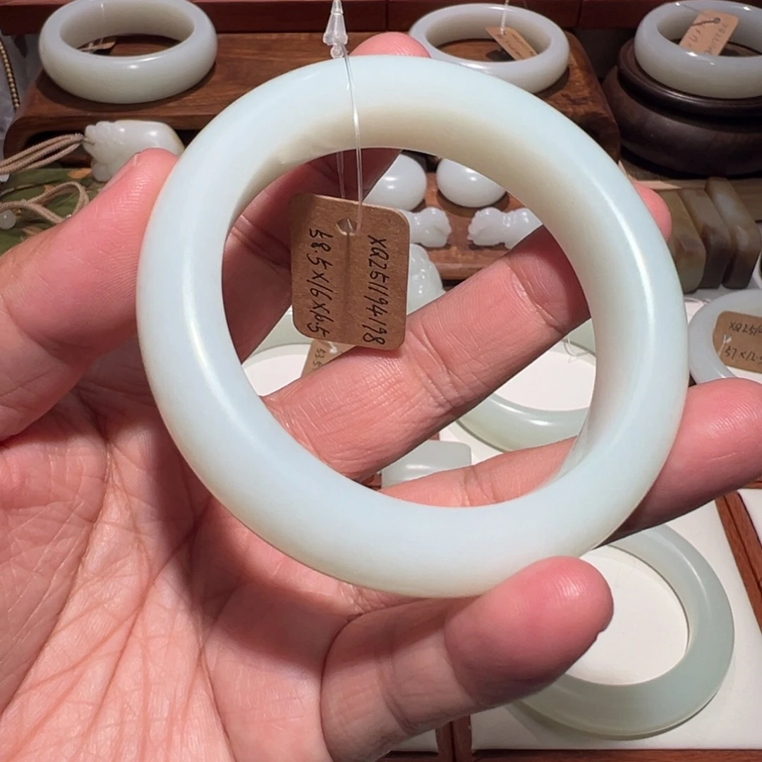 和田玉未镶嵌手镯58.5mm  94198
