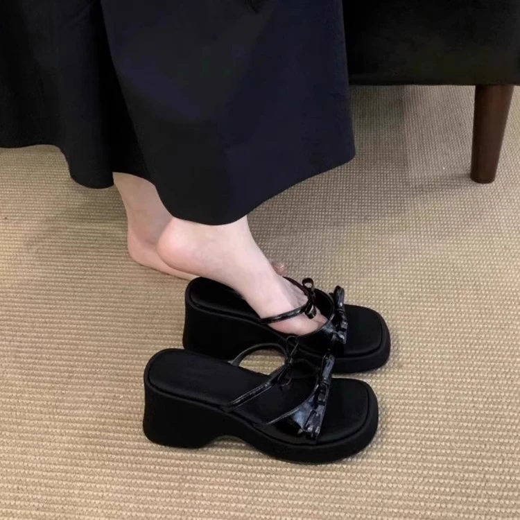 爆款软底坡跟增高银色蝴蝶结露趾凉拖鞋外穿女鞋2025新款厚底凉鞋