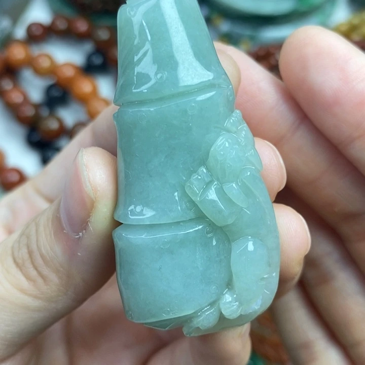 颈饰未镶嵌翡翠吊坠