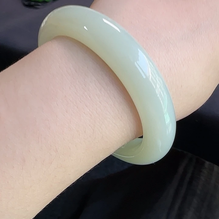 和田玉手镯未镶嵌且末