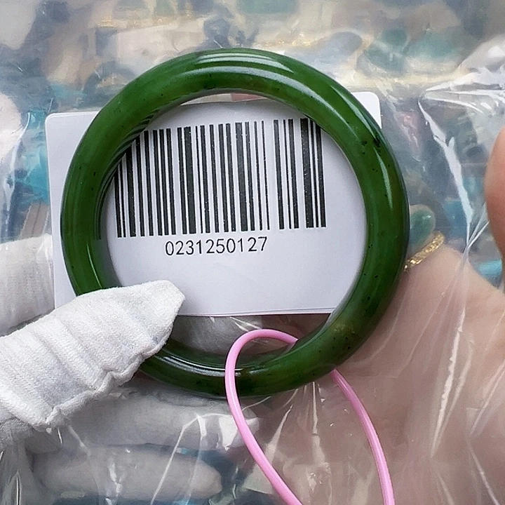 和田玉未镶嵌手镯微瑕60