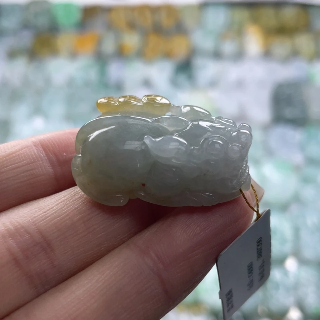 翡翠未镶嵌颈饰貔貅