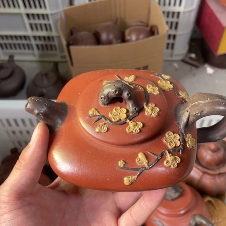 老厂紫砂壶一件。