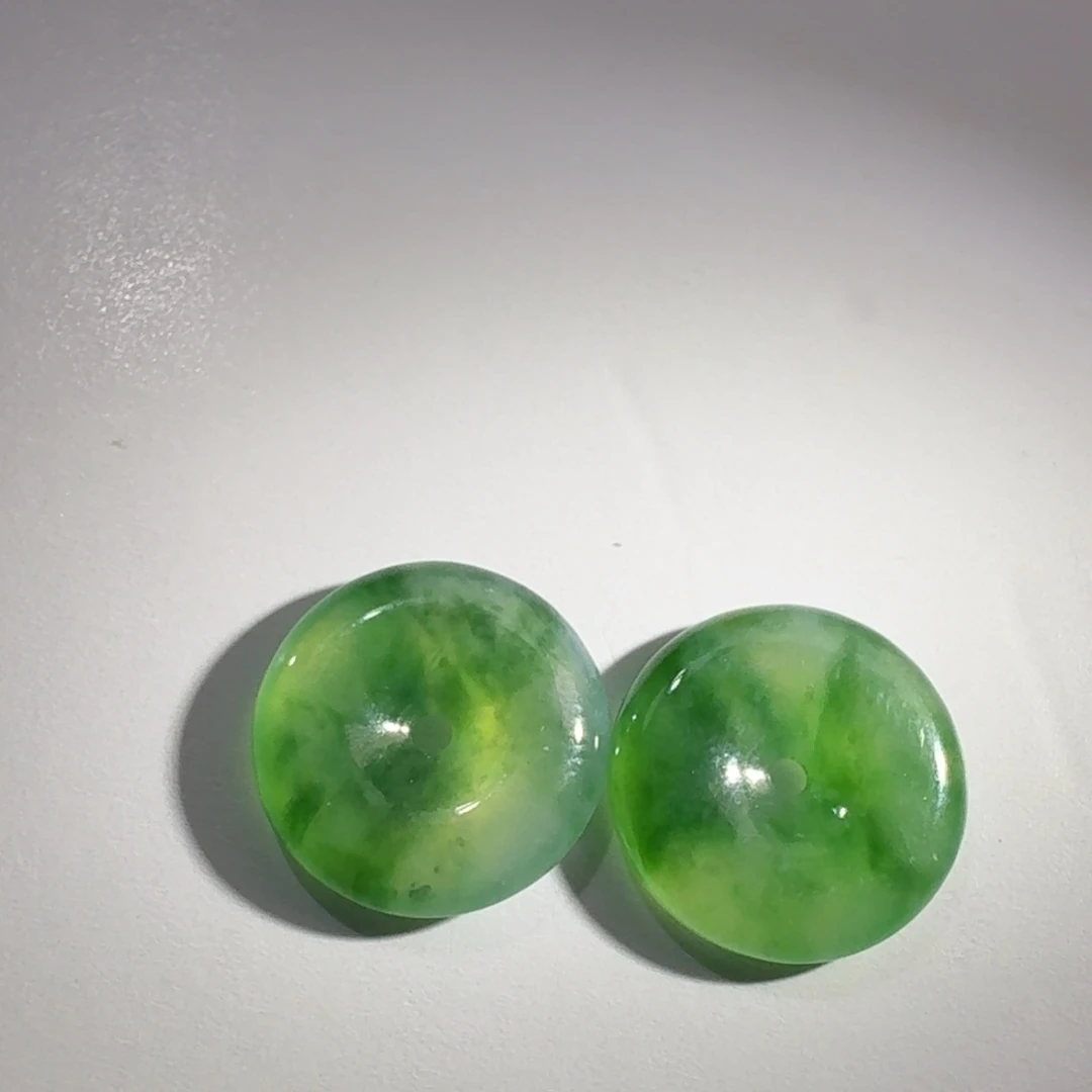 翡翠未镶嵌颈饰平安扣