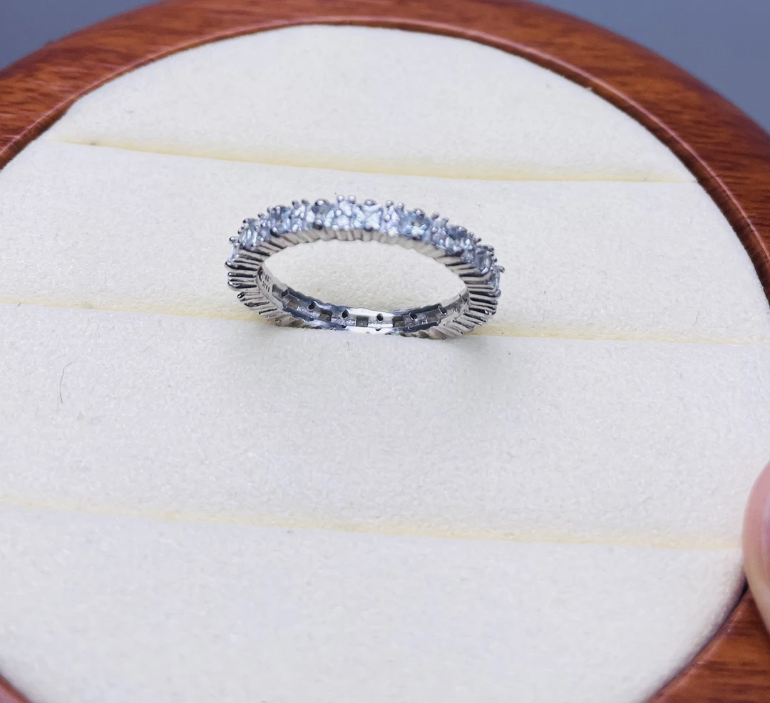 天然海蓝宝满圈排戒，时尚简约百搭