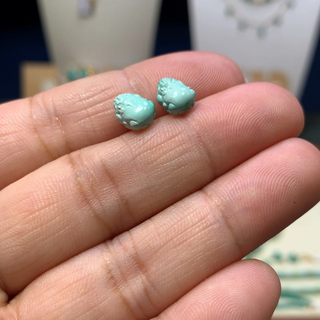 18K金镶嵌绿松石貔貅耳钉