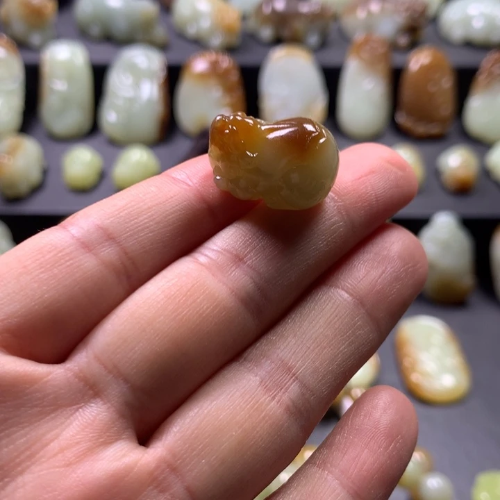 颈饰未镶嵌和田玉（糖玉）