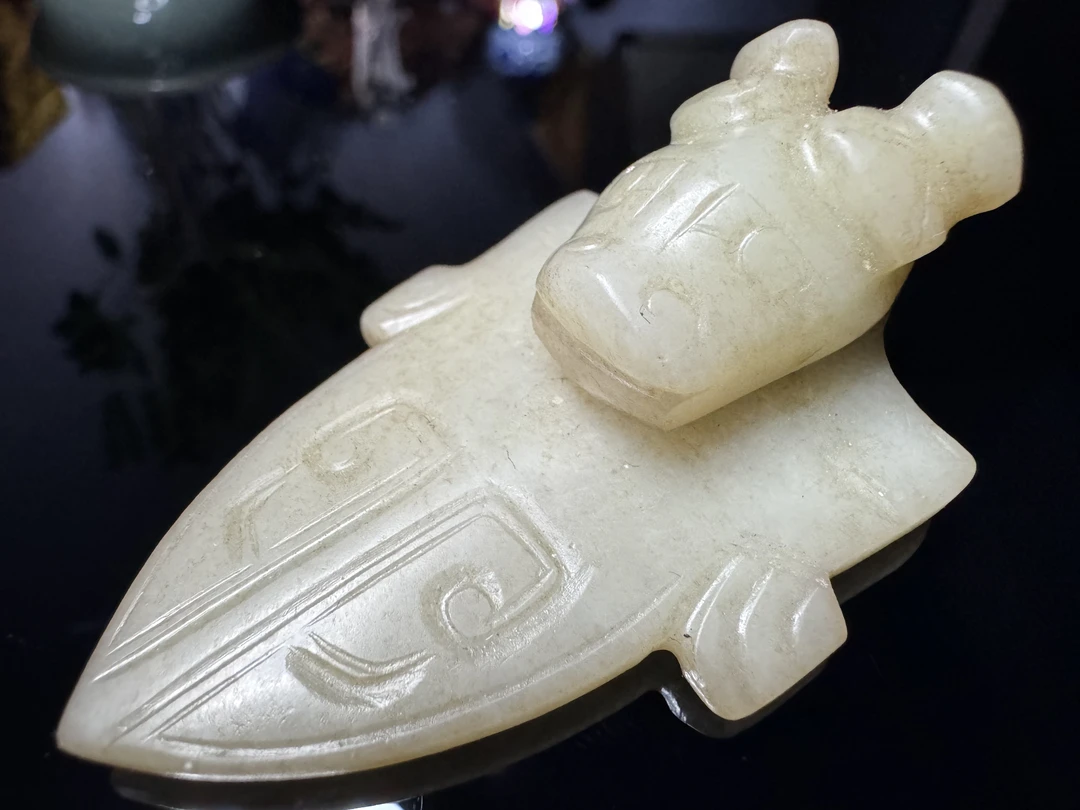 旧藏精品和田玉牛头挂件