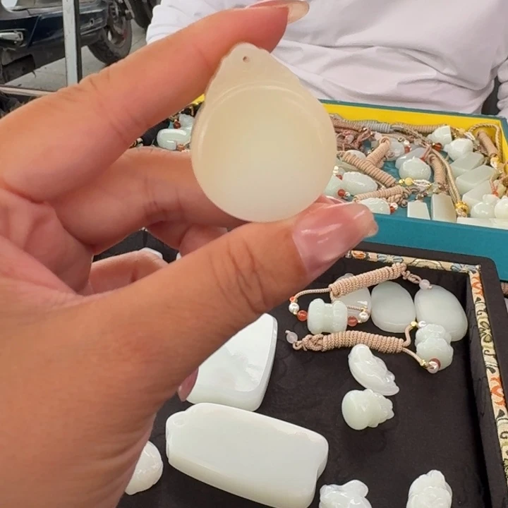 颈饰未镶嵌和田玉