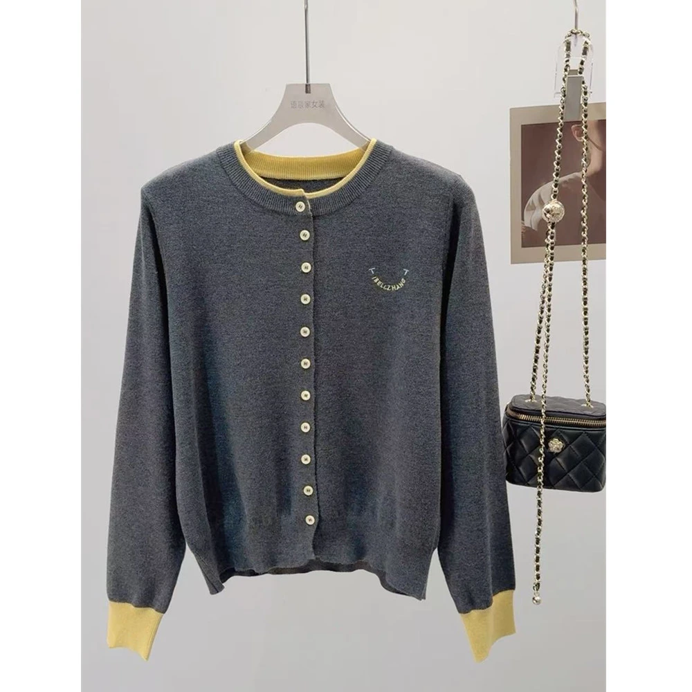 领边撞色笑脸刺绣开衫圆领休闲针织衫C020