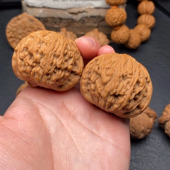 桃核把件尺寸43.5狮虎兽