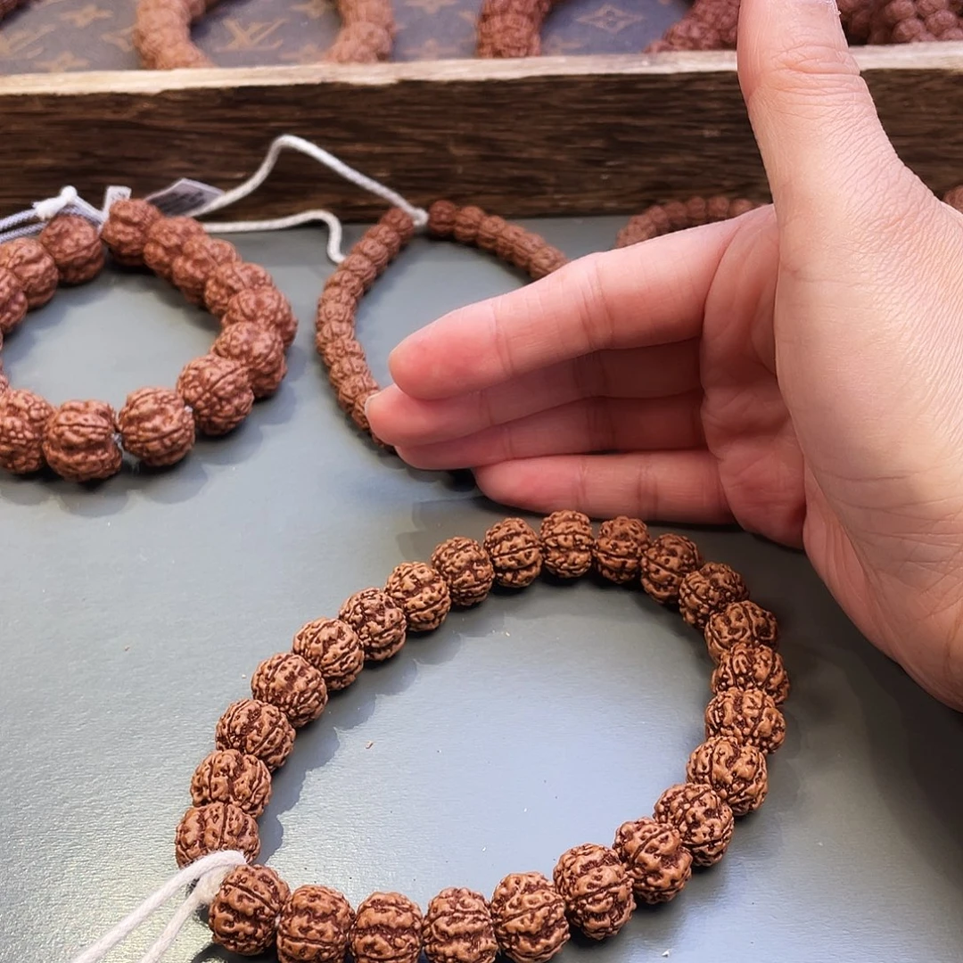 犟***子手串金刚菩提红方印13➕手持