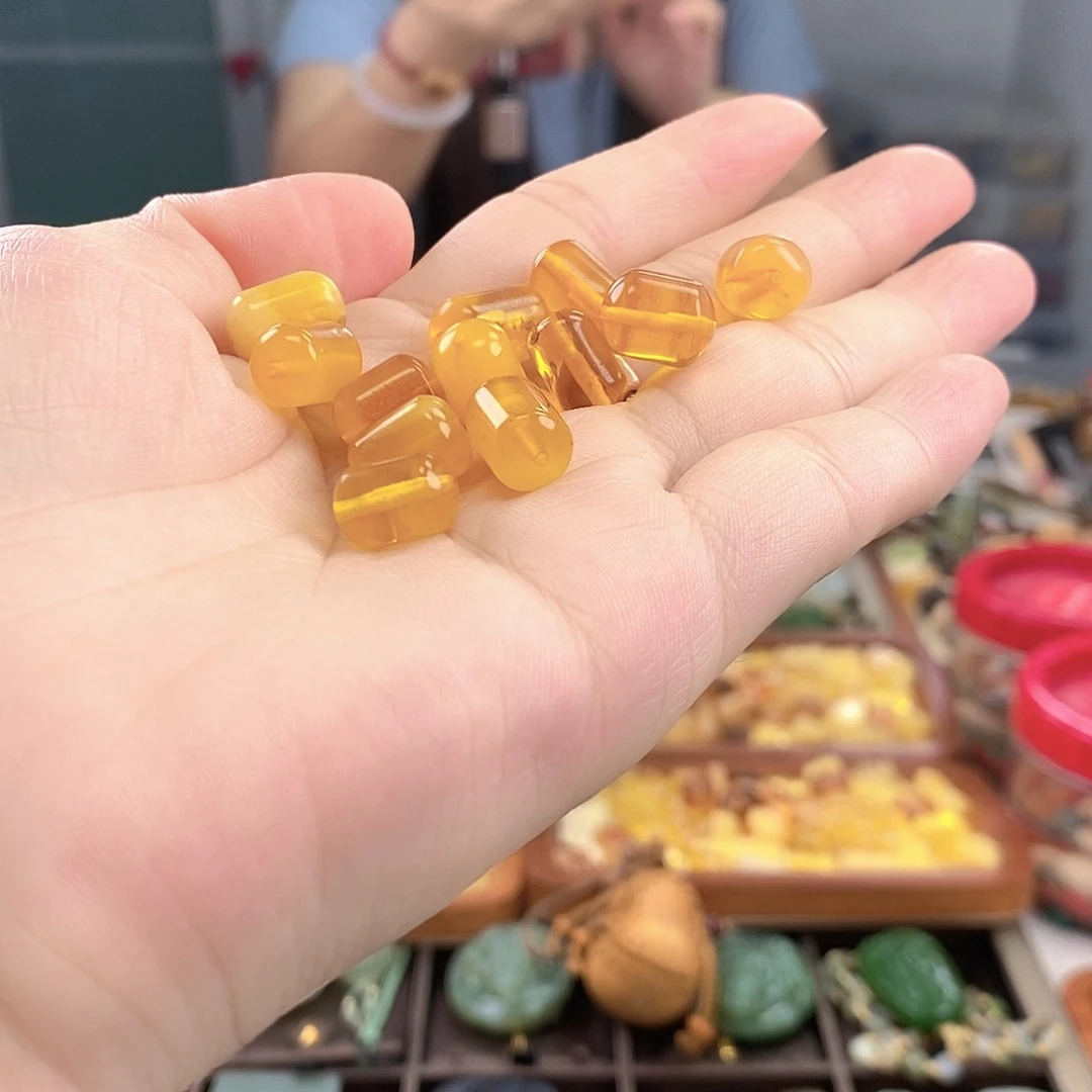 琥珀未镶嵌裸石瑕疵