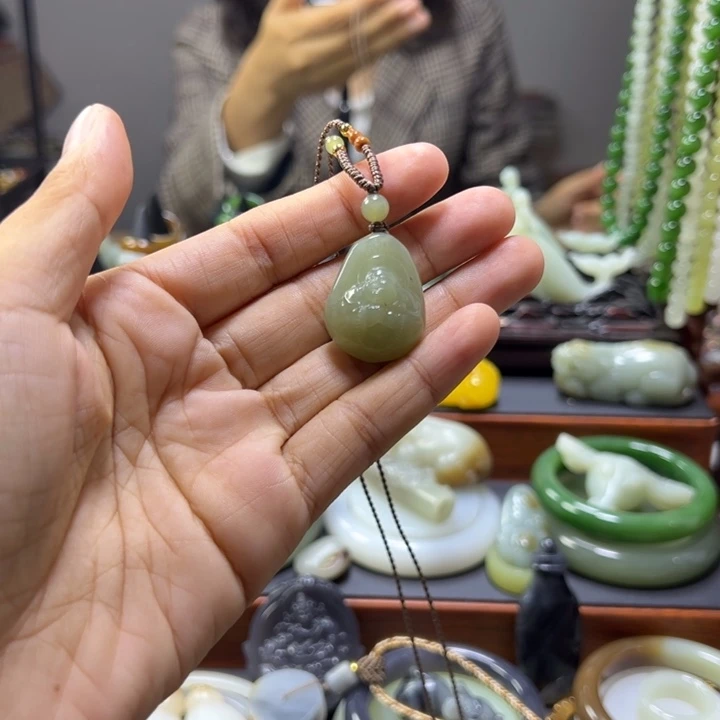 颈饰未镶嵌和田玉
