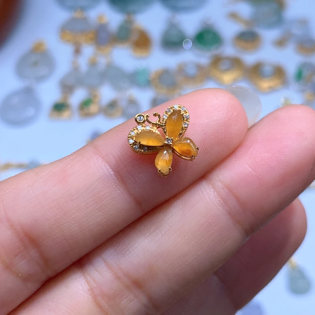 吊坠(不含链)18K金镶嵌翡翠蝴蝶结
