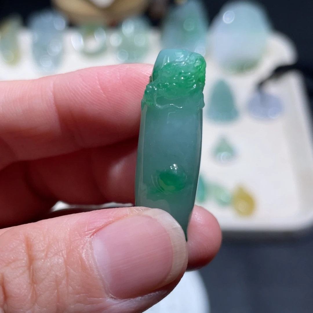 翡翠未镶嵌颈饰天珠