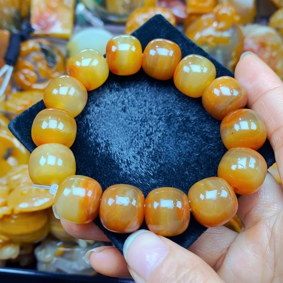未镶嵌石英质玉（黄龙玉）颈饰