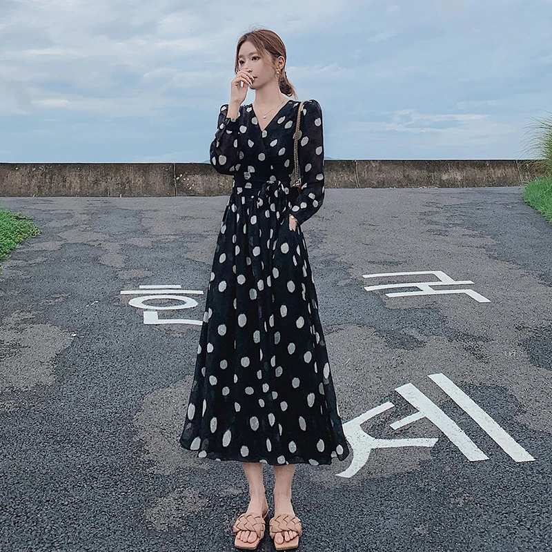 V领轻奢战袍开叉修身御姐春秋性感v领宽松辣妈法式复古连衣裙波点