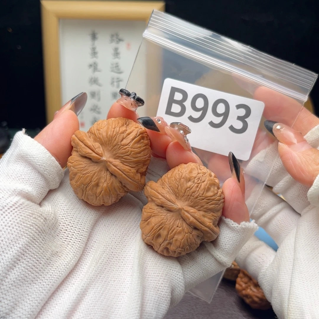 恭***.文玩核桃把件40元宝b993