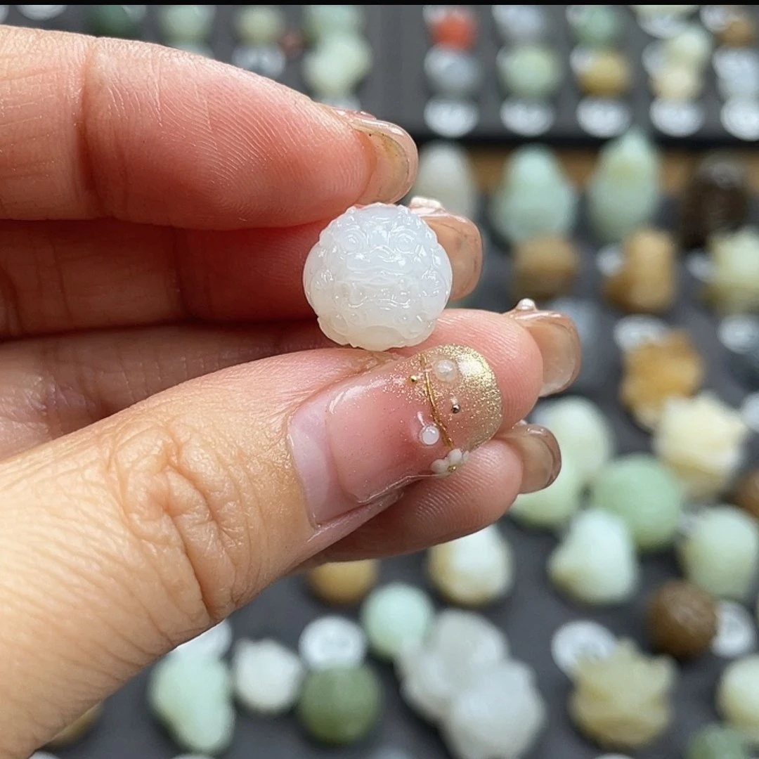 和田玉青海料冰底白玉貔貅珠定制