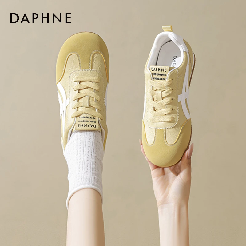 达芙妮时尚德训鞋女2026春季新款透气运动跑步百搭设计感休闲板鞋