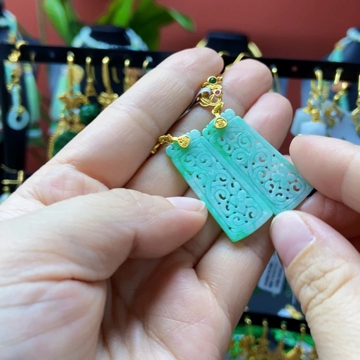 翡翠未镶嵌颈饰耳钩