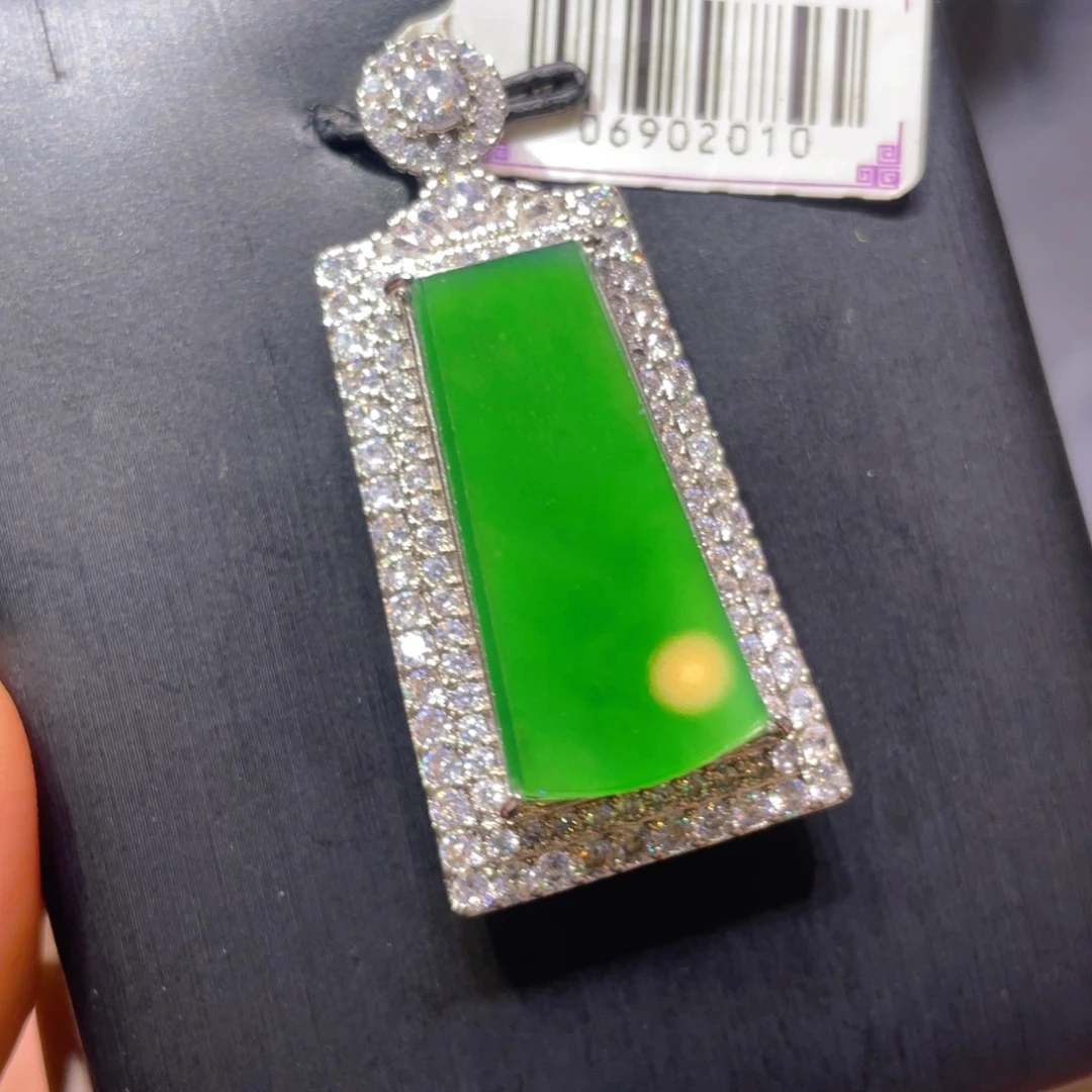 翡翠未镶嵌颈饰吊坠