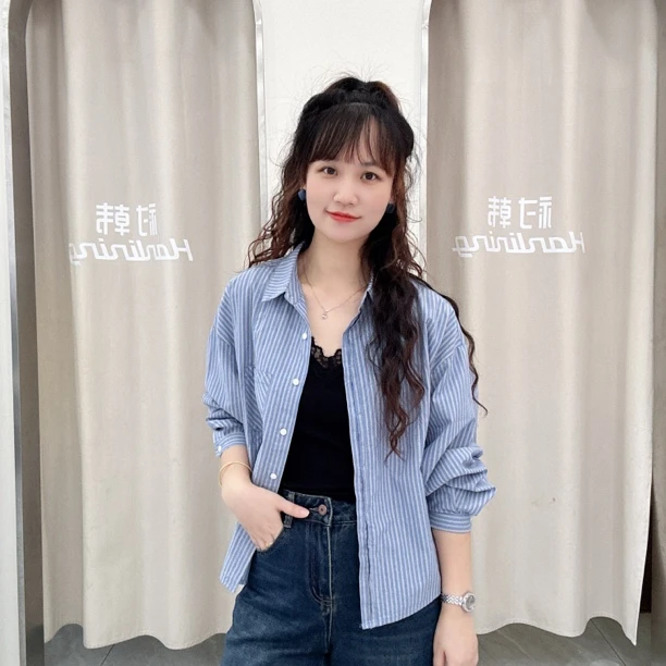 蓝色条纹长袖衬衫秋季通勤女装宽松休闲款式JC9170