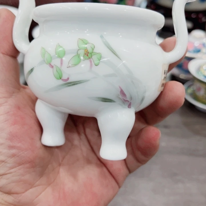 釉下五彩的瓷器和瓷器