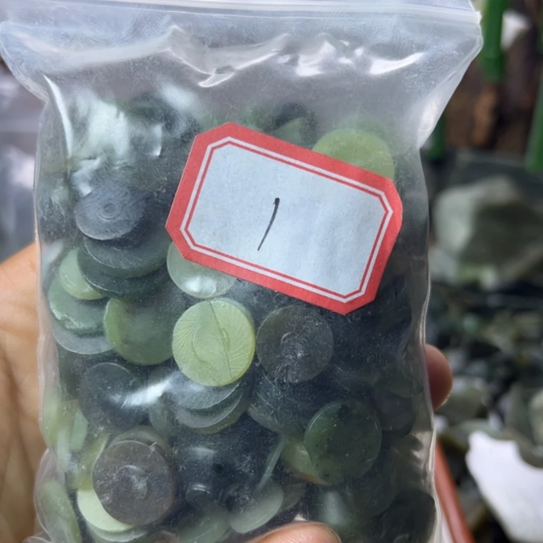 透闪石质玉未镶嵌珠宝奇石