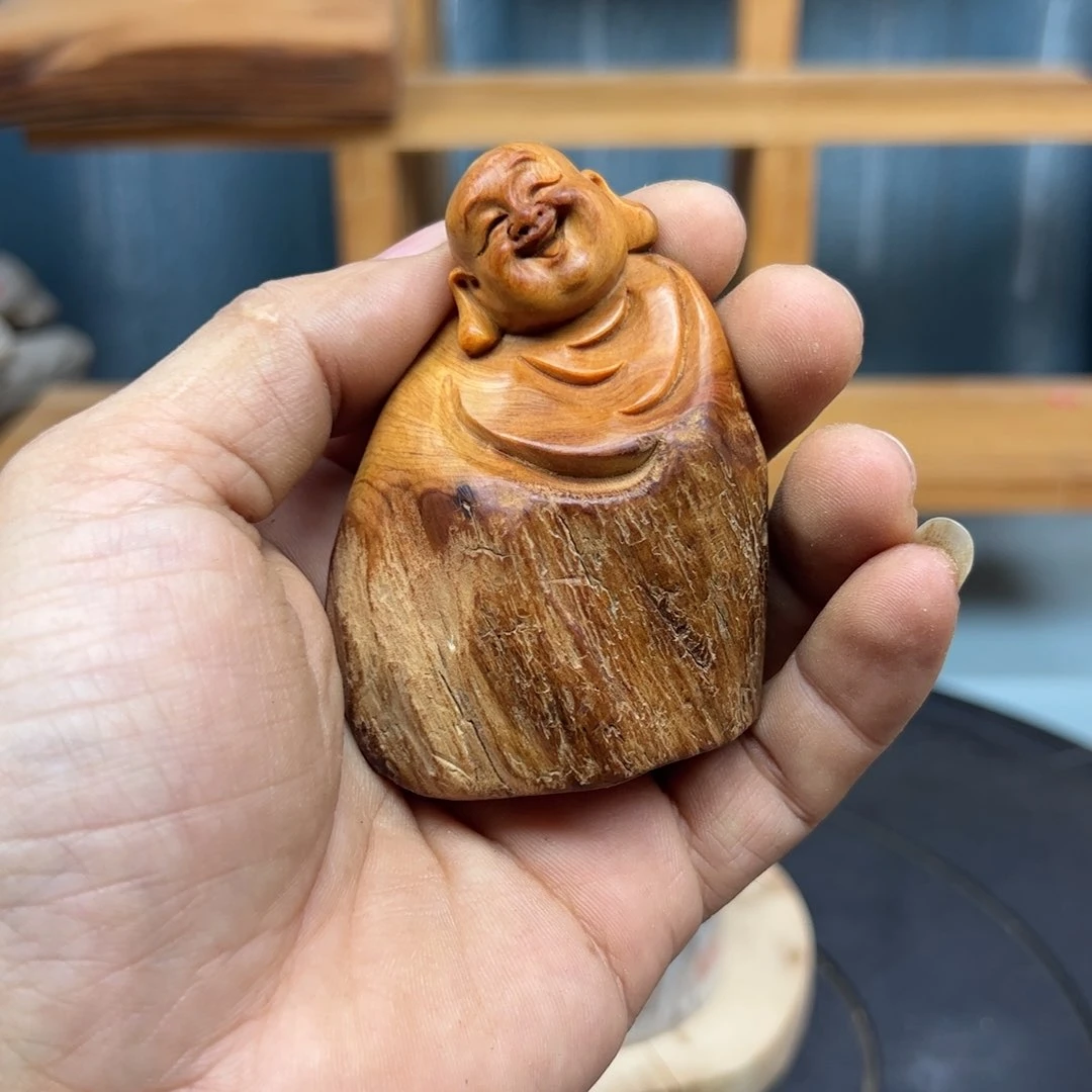 木贵**持崖柏木摆件手把件