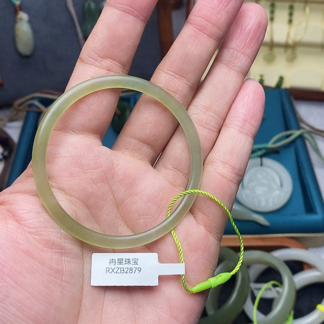 和田玉未镶嵌颈饰圈口57.1