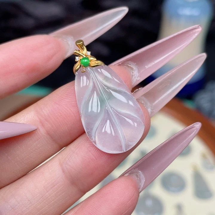 翡翠18K金镶嵌颈饰叶子