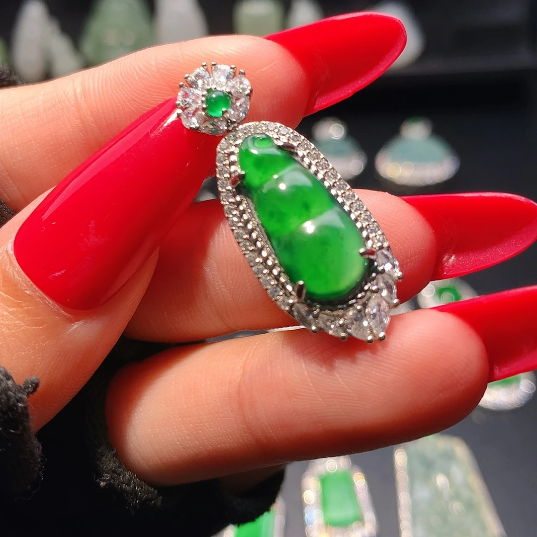 翡翠未镶嵌吊坠(赠链)