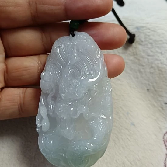 翡翠颈饰未镶嵌闻***_