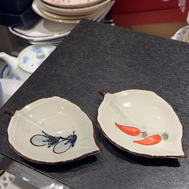 G***T瓷茄子萝卜叶子小料碗2个漏出