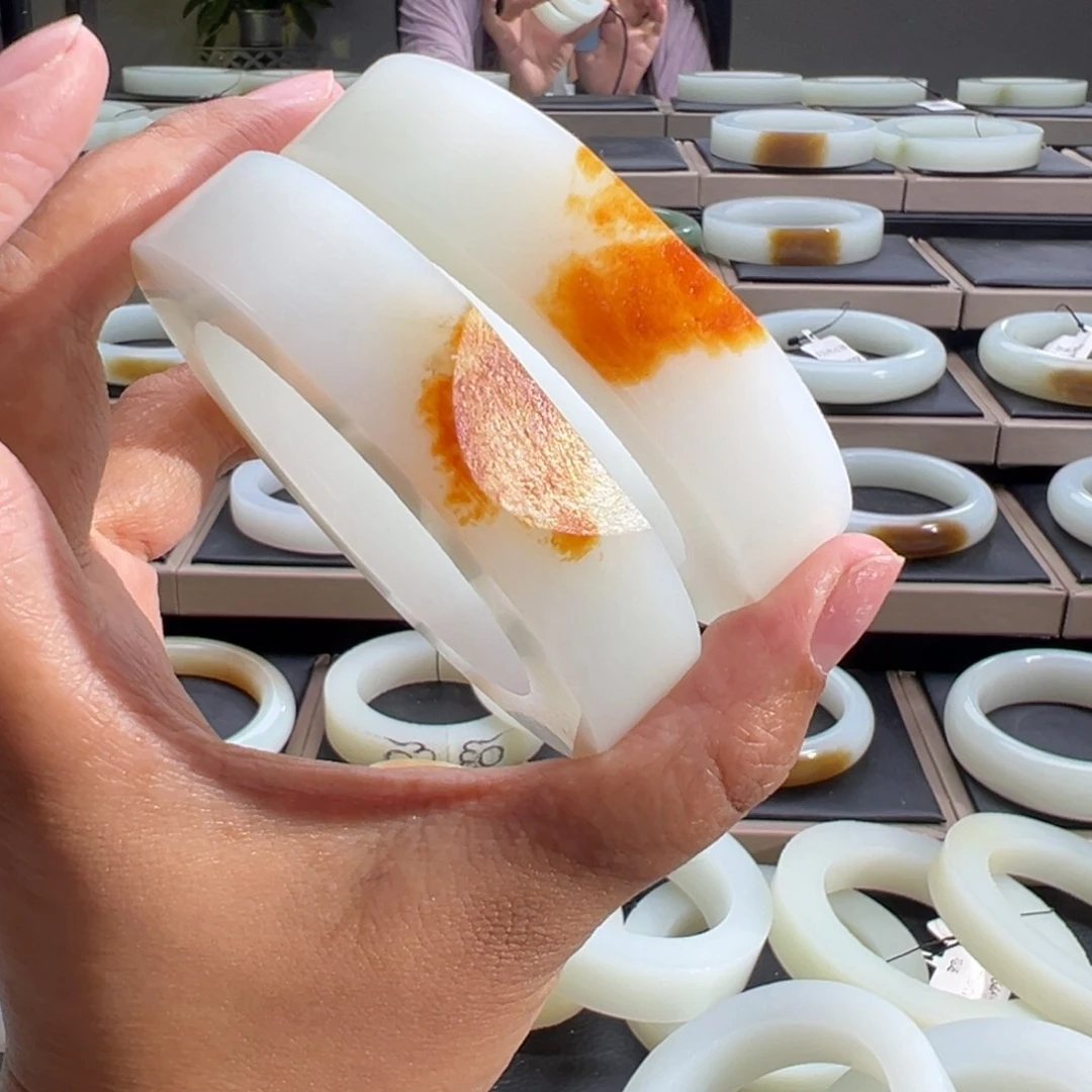 岁***安未镶嵌手镯和田玉