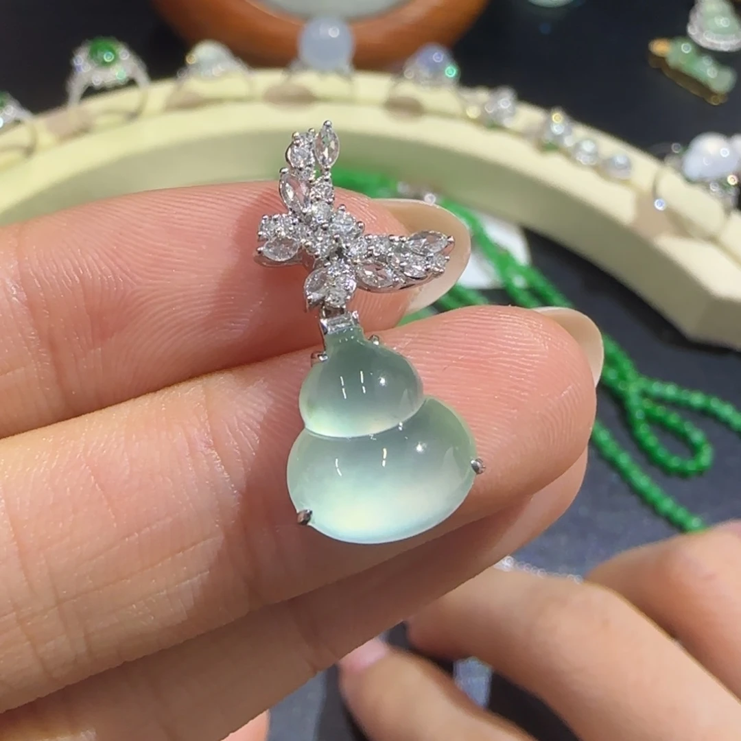 翡翠18K金镶嵌颈饰精品